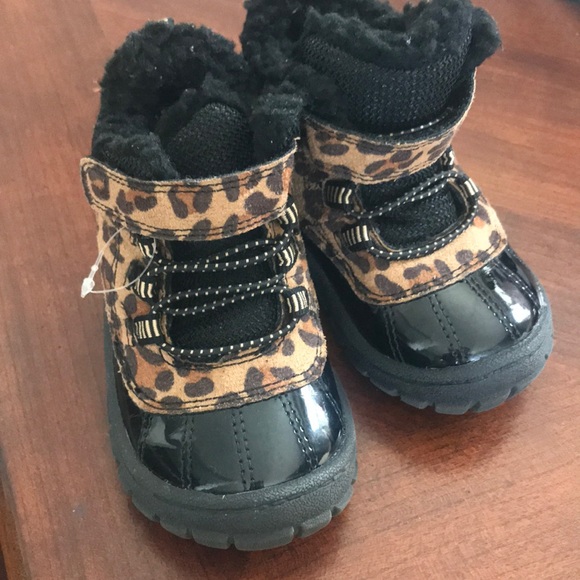 Like new never worn size 5 rain and snow boots - Picture 2 of 2